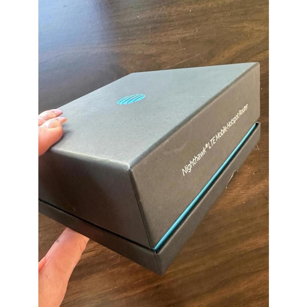 Netgear Nighthawk LTE Mobile Hotspot Router - Picture 7 of 8